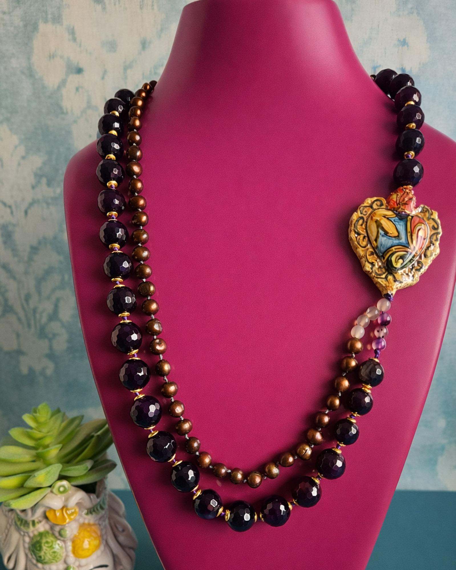 Collana-Doppia-con-Agata-Striata-Viola-Perle-Bronze-e-Cuore-Sacro-in-Ceramica-di-Caltagirone.jpg Collana Doppia con Agata Striata Viola