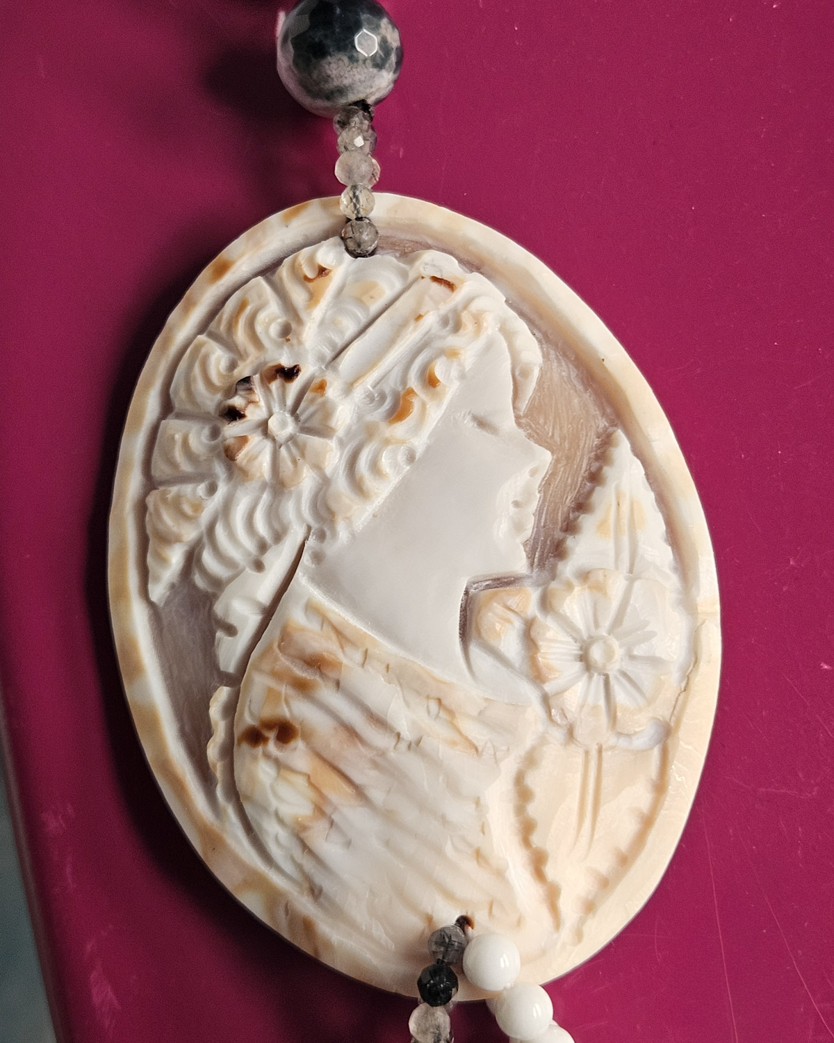 Collana Doppio Giro con Agata del Madagascar e Cammeo Scolpito in Conchiglia Sardonica 5