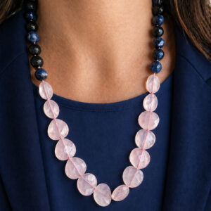 Collana Fatta a Mano con Sodalite e Cuoricini di Quarzo Rosa