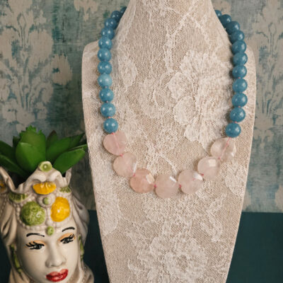 Collana Girocollo con Angelite e Cuoricini di Quarzo Rosa