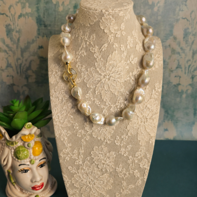 Collana Girocollo con Perle Barocche Bianche e Chiusura Gioiello in Argento 925 e Zirconi