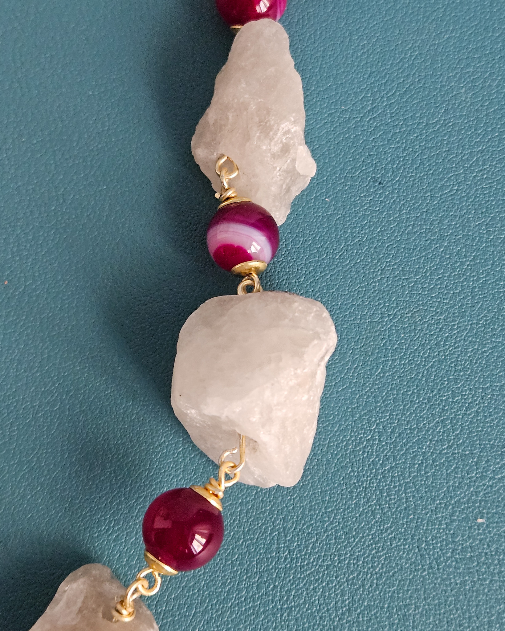 Collana Girocollo con Sassi di Quarzo Fumè e Agata Fucsia 2