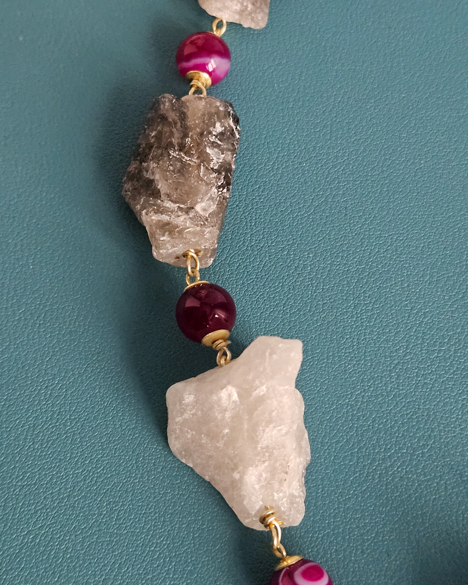 Collana Girocollo con Sassi di Quarzo Fumè e Agata Fucsia 4
