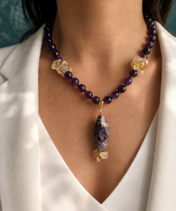 Collana a Catena in Argento 925 Placcato Oro con Cammeo Abbraccio Scolpito dalla Conchiglia Sardonica
