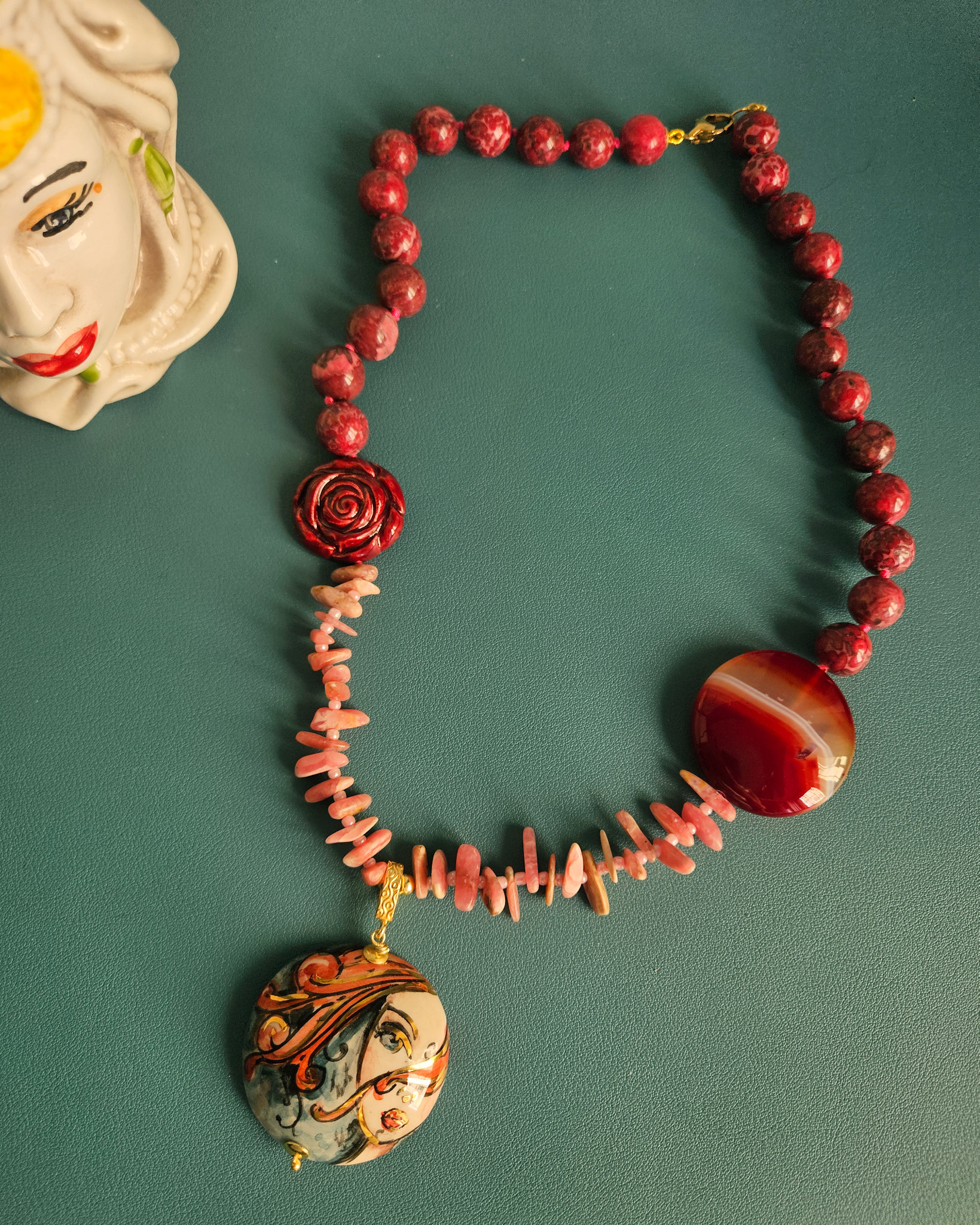 Collana Lunga con Agata Oceanica, Rodocrosite e Ciondolo in Ceramica di Caltagirone 3