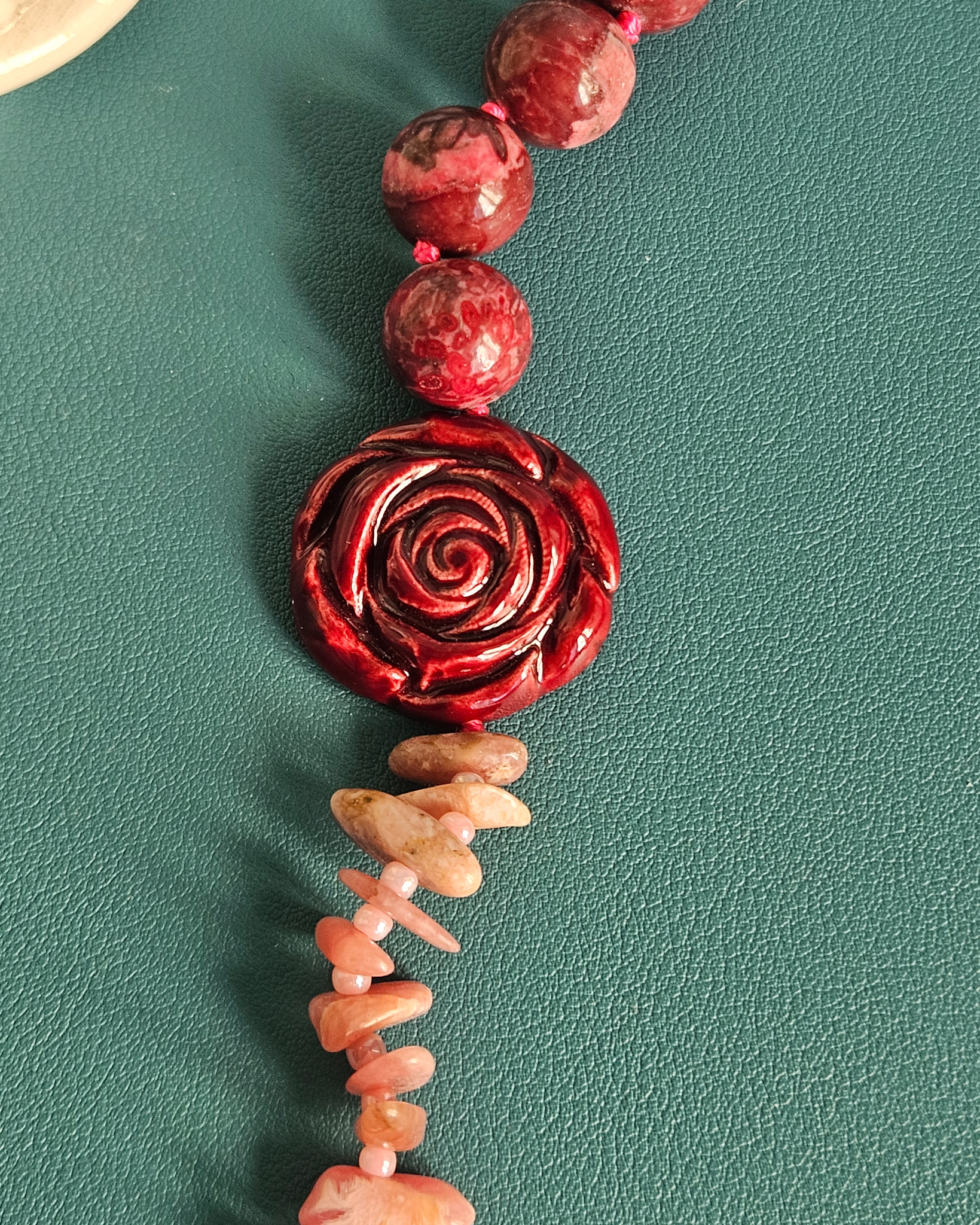 Collana Lunga con Agata Oceanica, Rodocrosite e Ciondolo in Ceramica di Caltagirone 6
