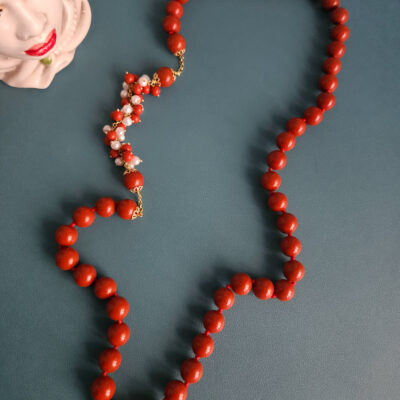Collana Lunga con Pasta di Corallo e Perle di Fiume