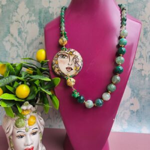 Collana Lunga in Agata Fuoco Verde con Ceramica di Caltagirone Dipinta a Mano
