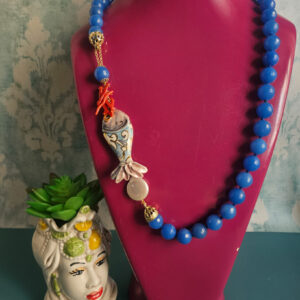 Collana Siciliana con Agata Blu e Pesce in Ceramica di Caltagirone
