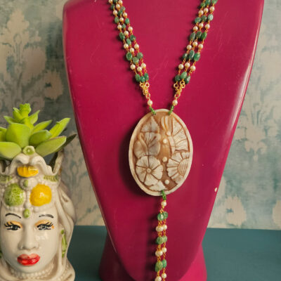 Collana a Catena Multifilo con Giada Verde e Cammeo di Torre del Greco