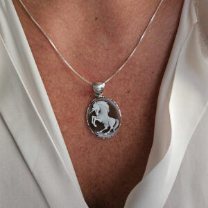 Collana a catena con cammeo unicorno