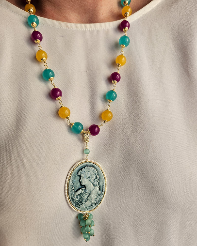 Collana a catena con occhio di gatto colorato e cammeo in ceramica di caltagirone 4