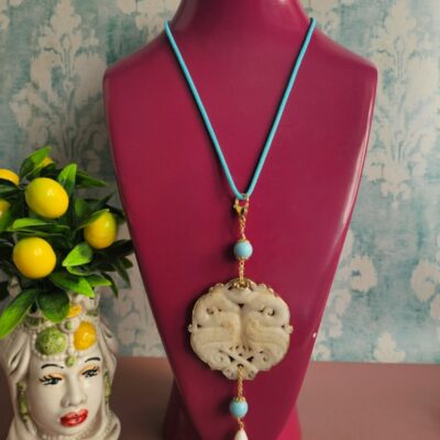 Collana a corda con ciondolo giada burma bianca e turchese