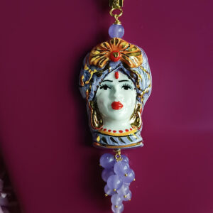 Collana a corda con ciondolo testa di donna in ceramica di caltagirone e pietre viola 1