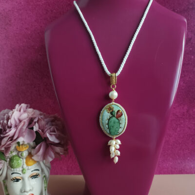 Collana a corda con mattonella in ceramica di caltagirone e perle di fiume