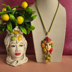 Collana a corda con testa di moro in ceramica di caltagirone e tormalina