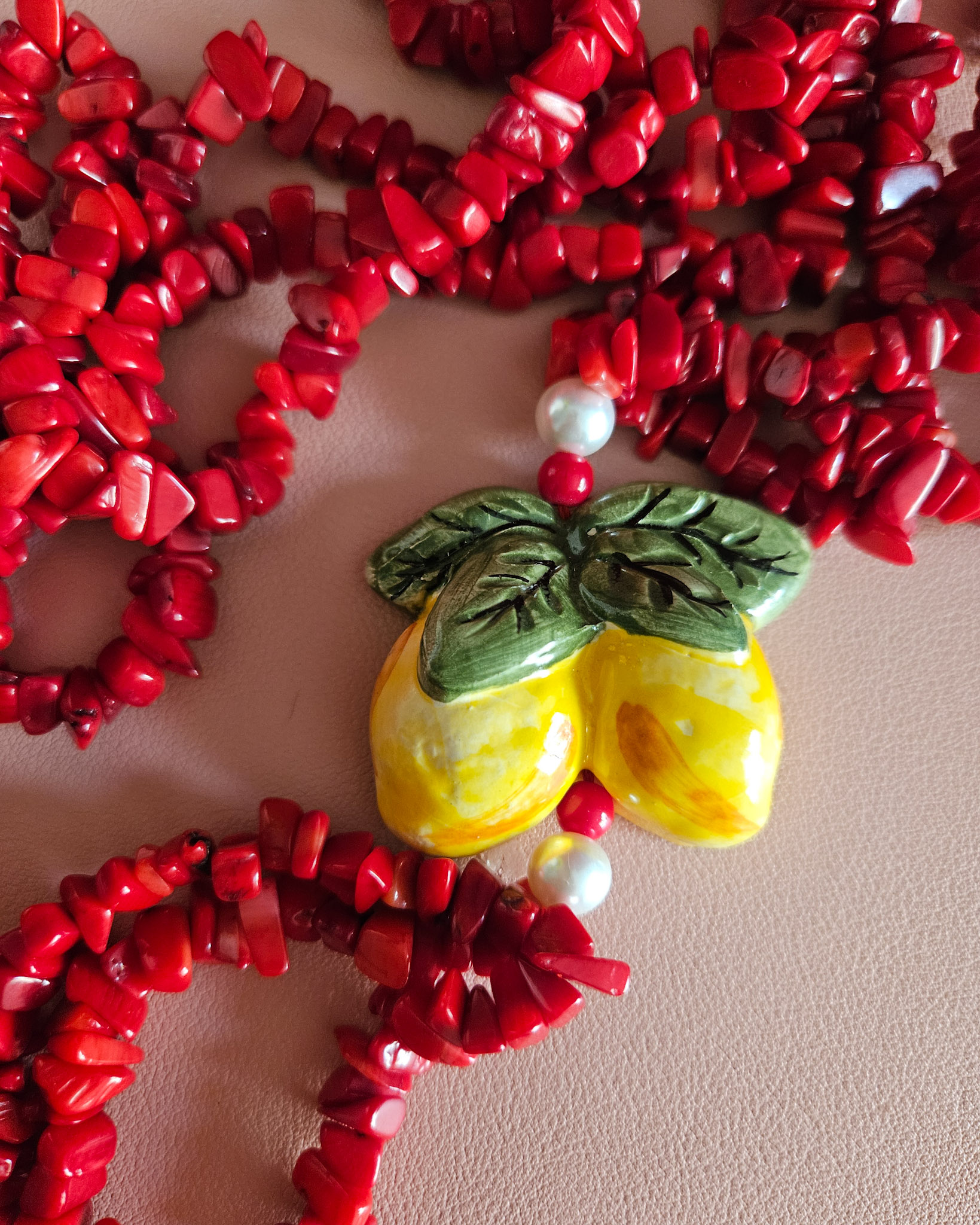 Collana a tre fili con corallo bambù rosso e limone in ceramica di caltagirone 2