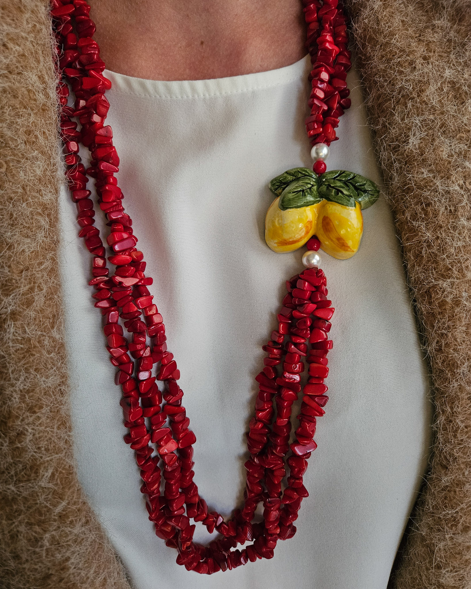 Collana a tre fili con corallo bambù rosso e limone in ceramica di caltagirone 4