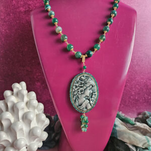 Collana catena rosario con agata striata verde e cammeo in ceramica di caltagirone