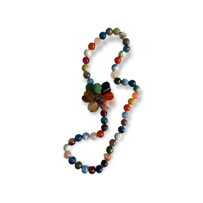 Collana con pietre arcobaleno e fiore 3