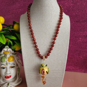 Collana decollete con corniola e melograno in ceramica di caltagirone