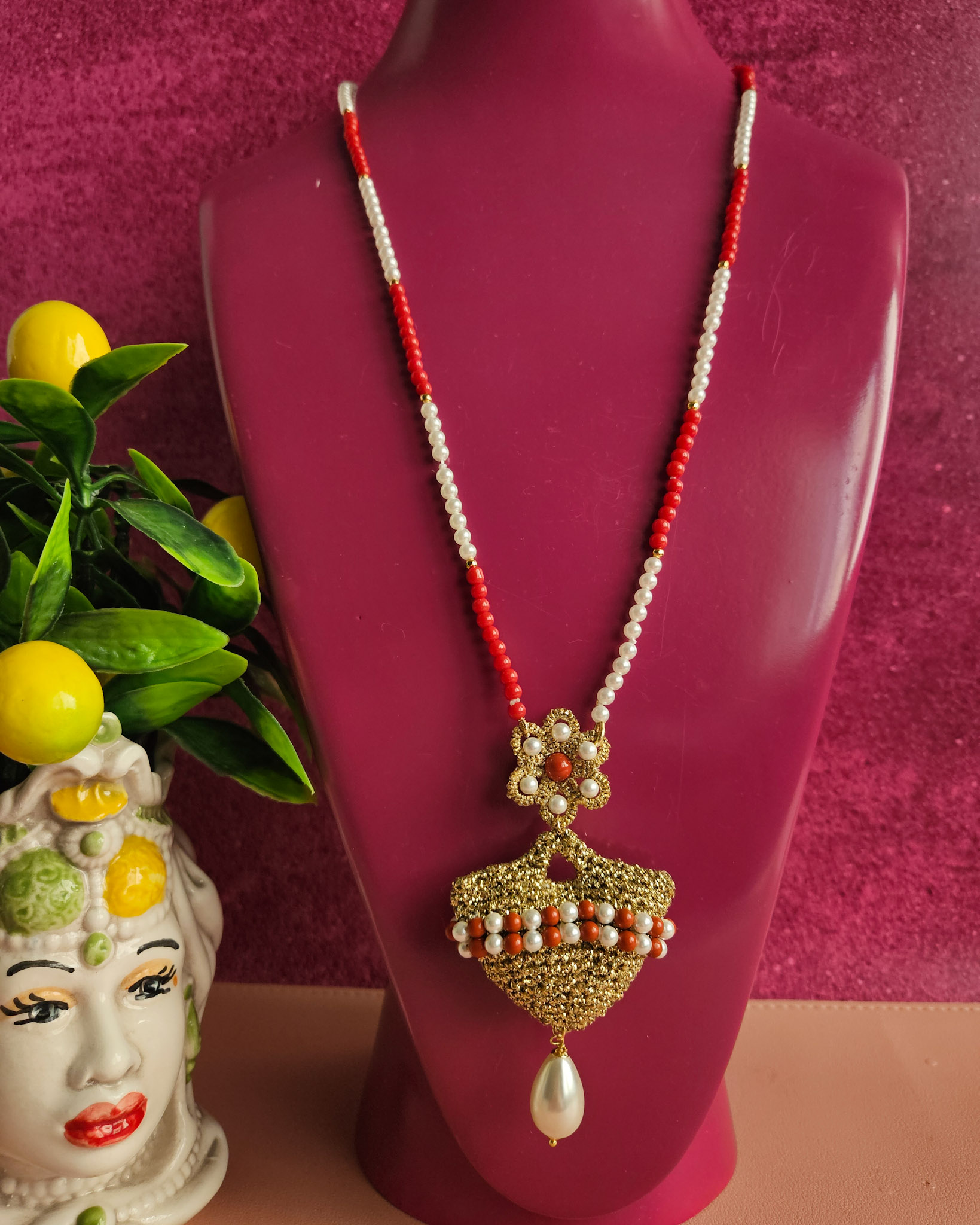 Collana di perle con coffa in pizzo chiaccherino 1
