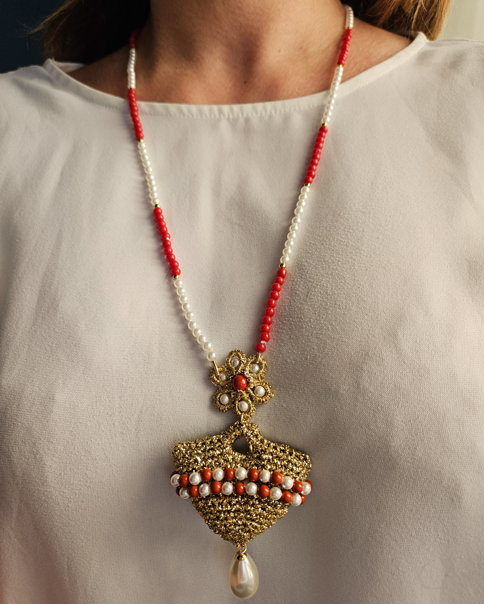 Collana di perle con coffa in pizzo chiaccherino 2