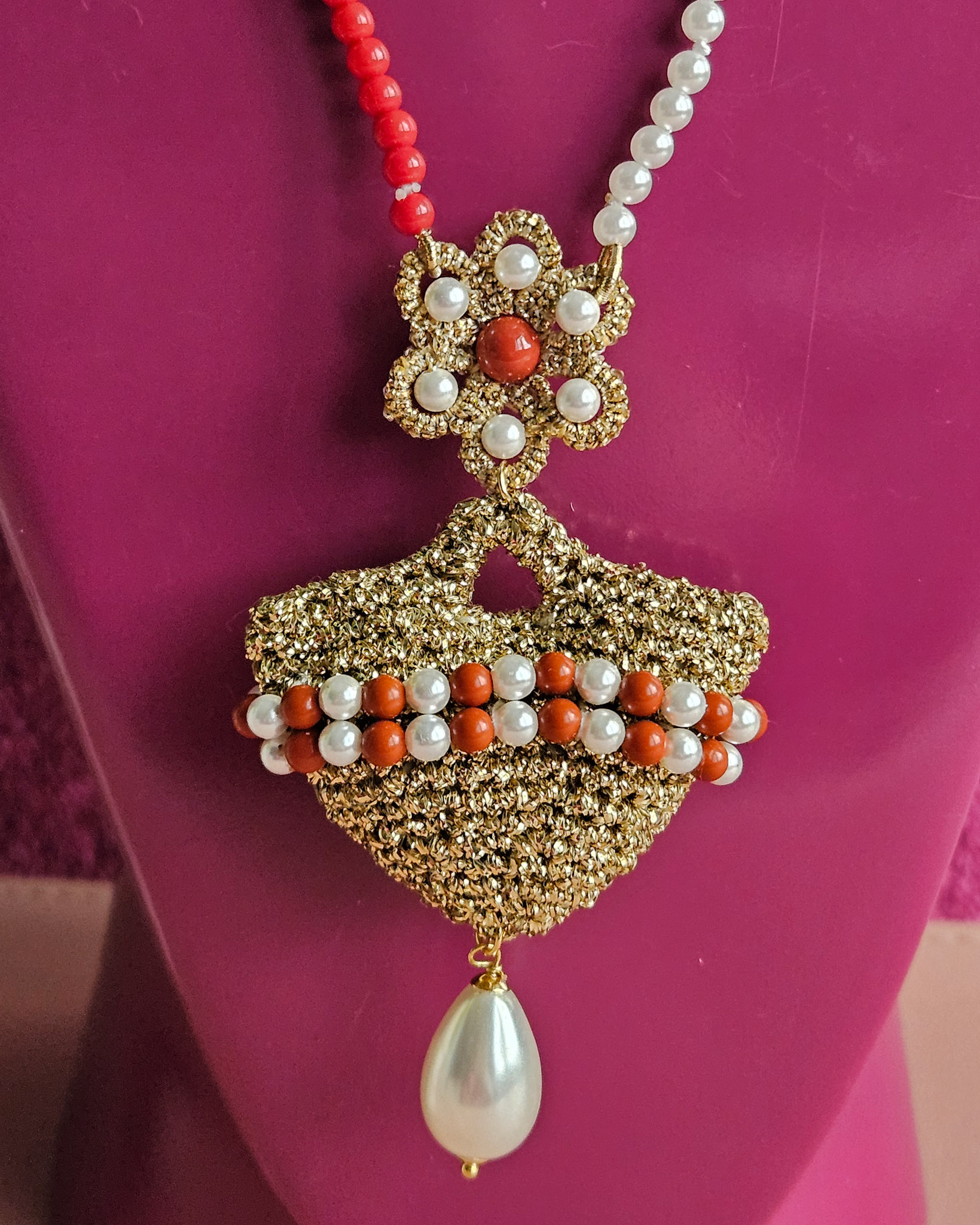 Collana di perle con coffa in pizzo chiaccherino 3