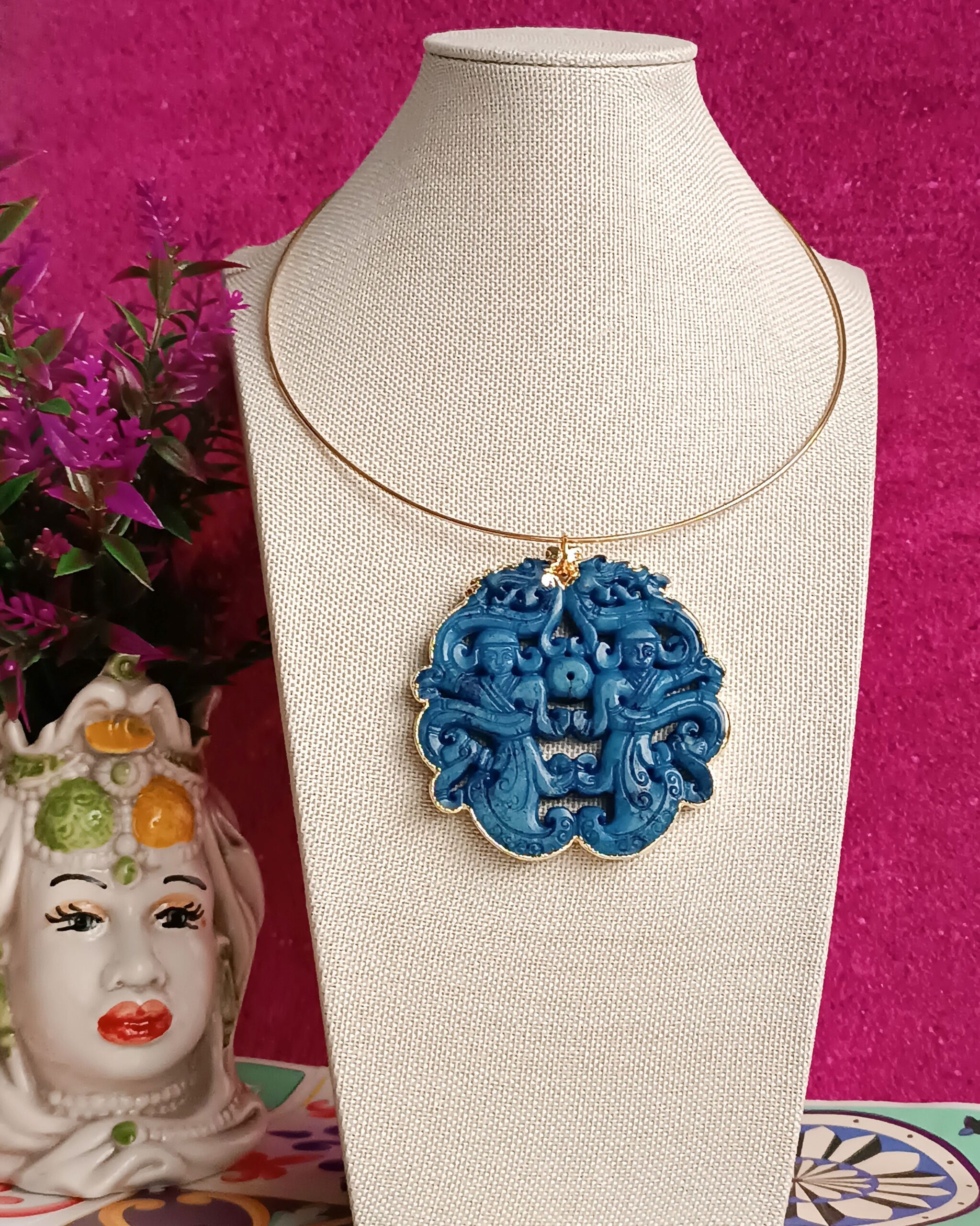 Collana girocollo rigido con ciondolo giada blu 1
