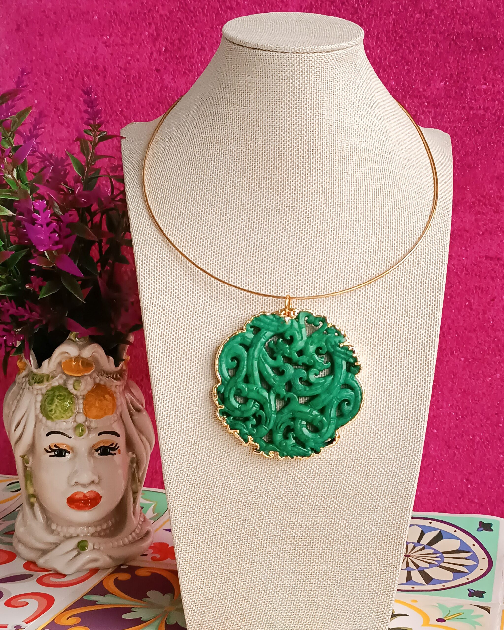 Collana girocollo rigido con ciondolo giada verde 3