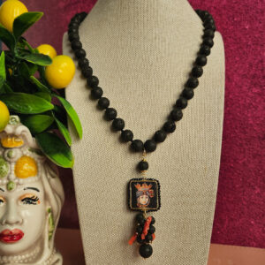 Collana pietra lavica con mattonella in ceramica di caltagirone