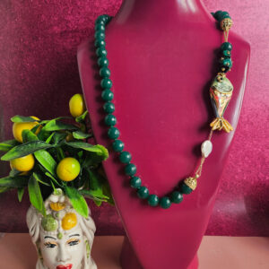 Collana siciliana con agata verde e pesce in ceramica di caltagirone