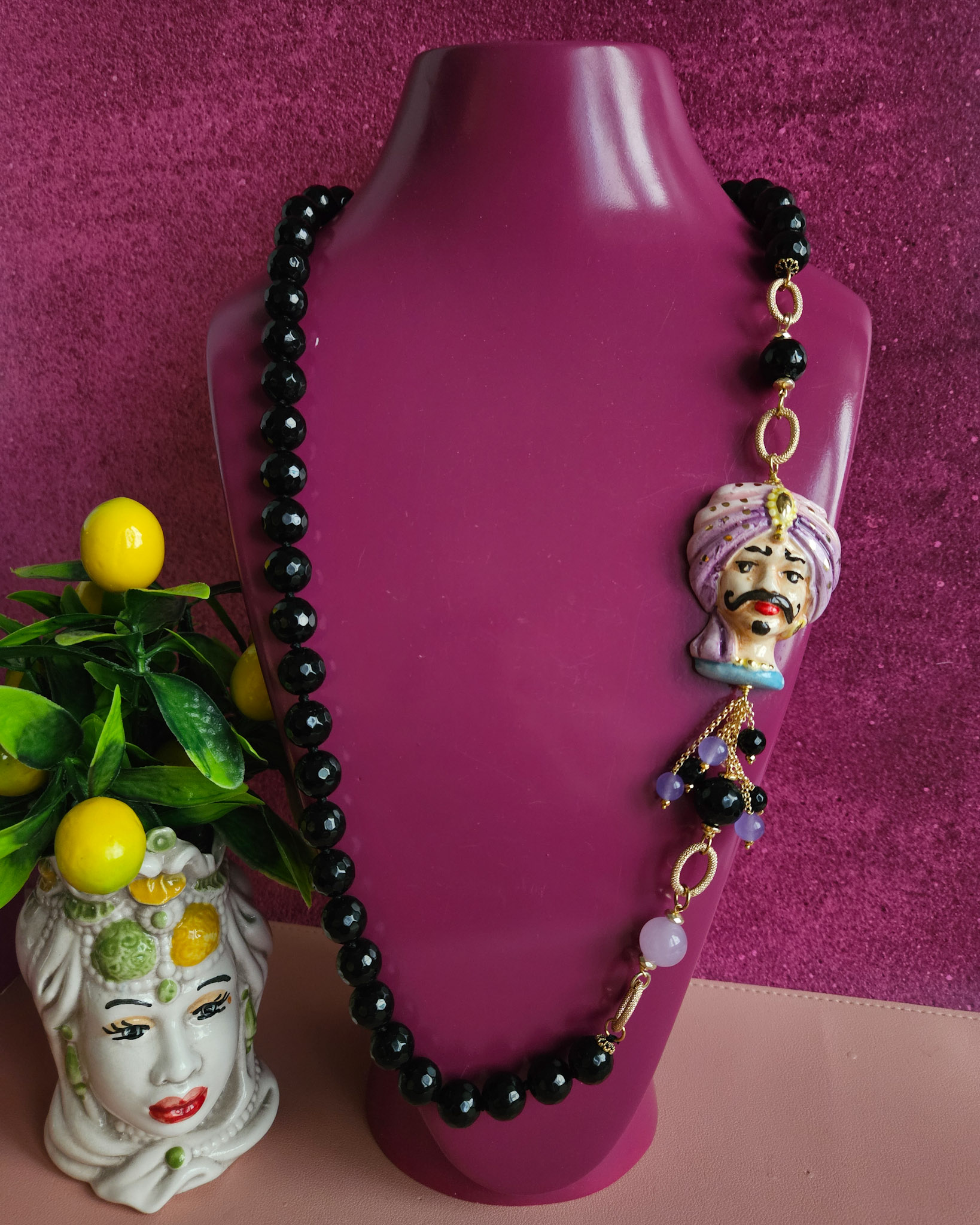 Collana siciliana con onice nero e saraceno in ceramica di caltagirone Collana siciliana con onice nero e saraceno in ceramica di caltagirone