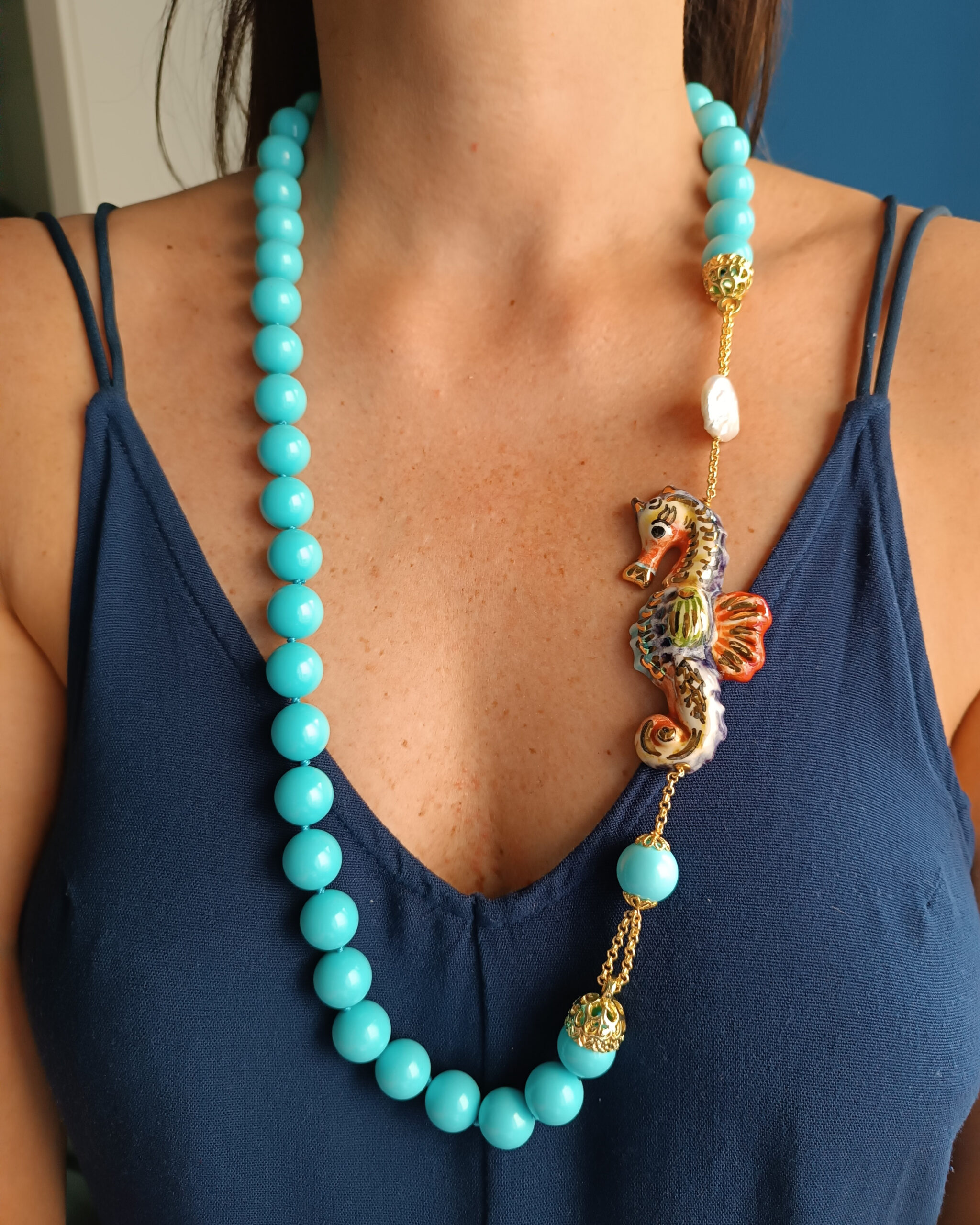 Collana siciliana con turchese e cavalluccio in ceramica di caltagirone 3