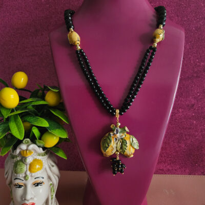 Collana siciliana in onice con limoni in ceramica di caltagirone dipinta a mano