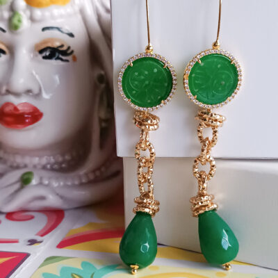 Lunghi orecchini con giada verde