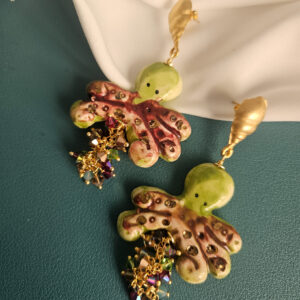 Orecchini Pendenti con Polipetti viola in Ceramica di Caltagirone Dipinta a Mano e Cristalli Swarovski