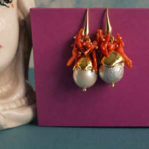 Orecchini a Goccia con Perle Barocche e Corallo Rosso