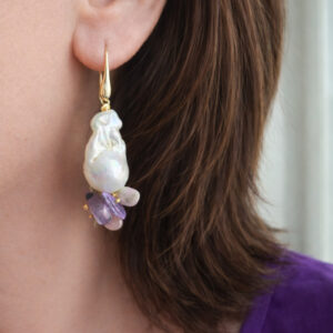 Orecchini a Goccia con Perle Barocche e Sugilite Viola