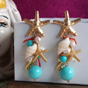 Orecchini a grappolo con turcherse perle e conchiglie