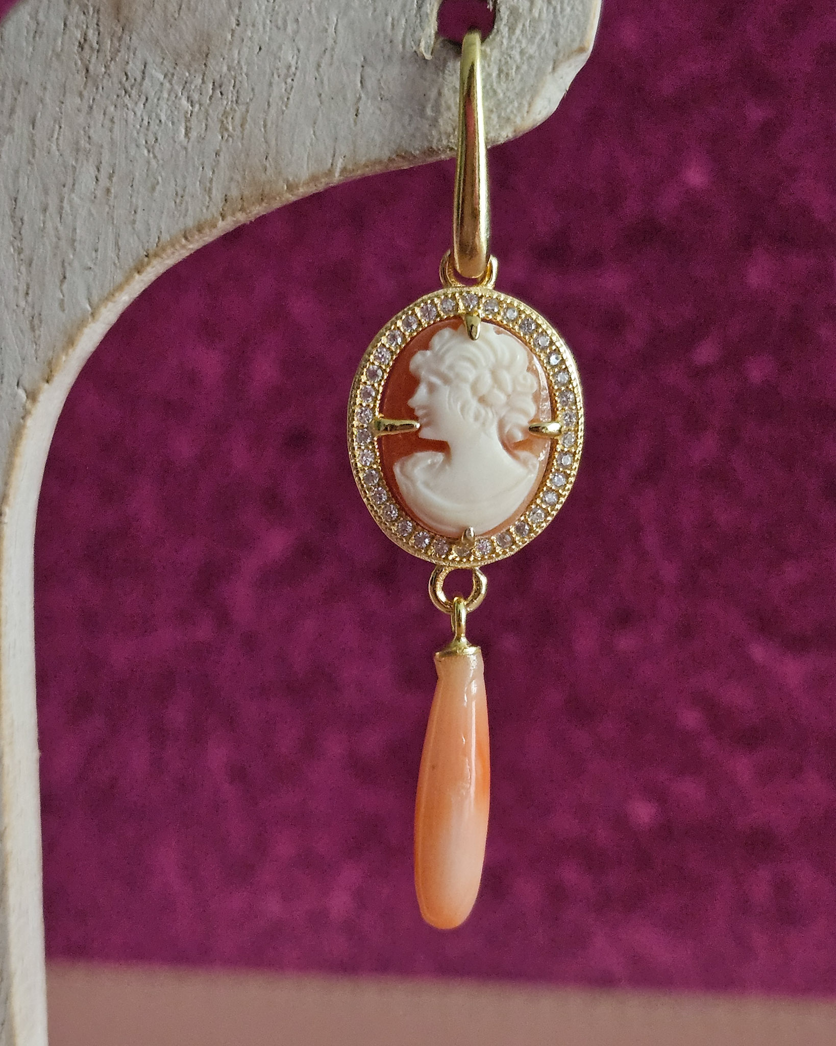 Orecchini con cammei e corallo rosa pelle d'angelo 3