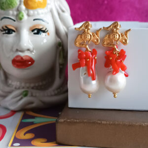 Orecchini di perle con corallo rosso