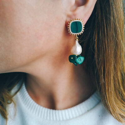Orecchini di perle con malachite