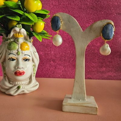 Orecchini pendenti con cianite blu e perle barocche