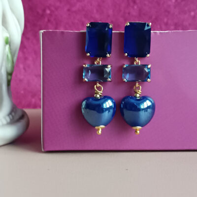 Orecchini pendenti con cuori blu e cristalli blu 2