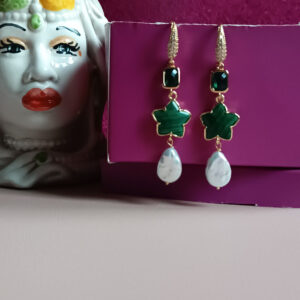 Orecchini pendenti con malachite e perle barocche piatte 4