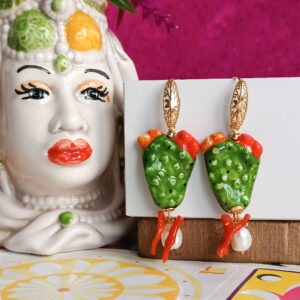 Orecchini siciliani con fichi d'india in ceramica di caltagirone e corallo rosso