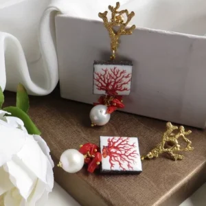 Orecchini siciliani con mattonelle in ceramica di caltagirone e perle barocche