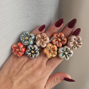 anello con fiore in ceramica di caltagirone dipinta a mano
