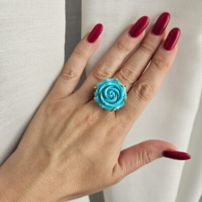 anello con rosa turchese in resina
